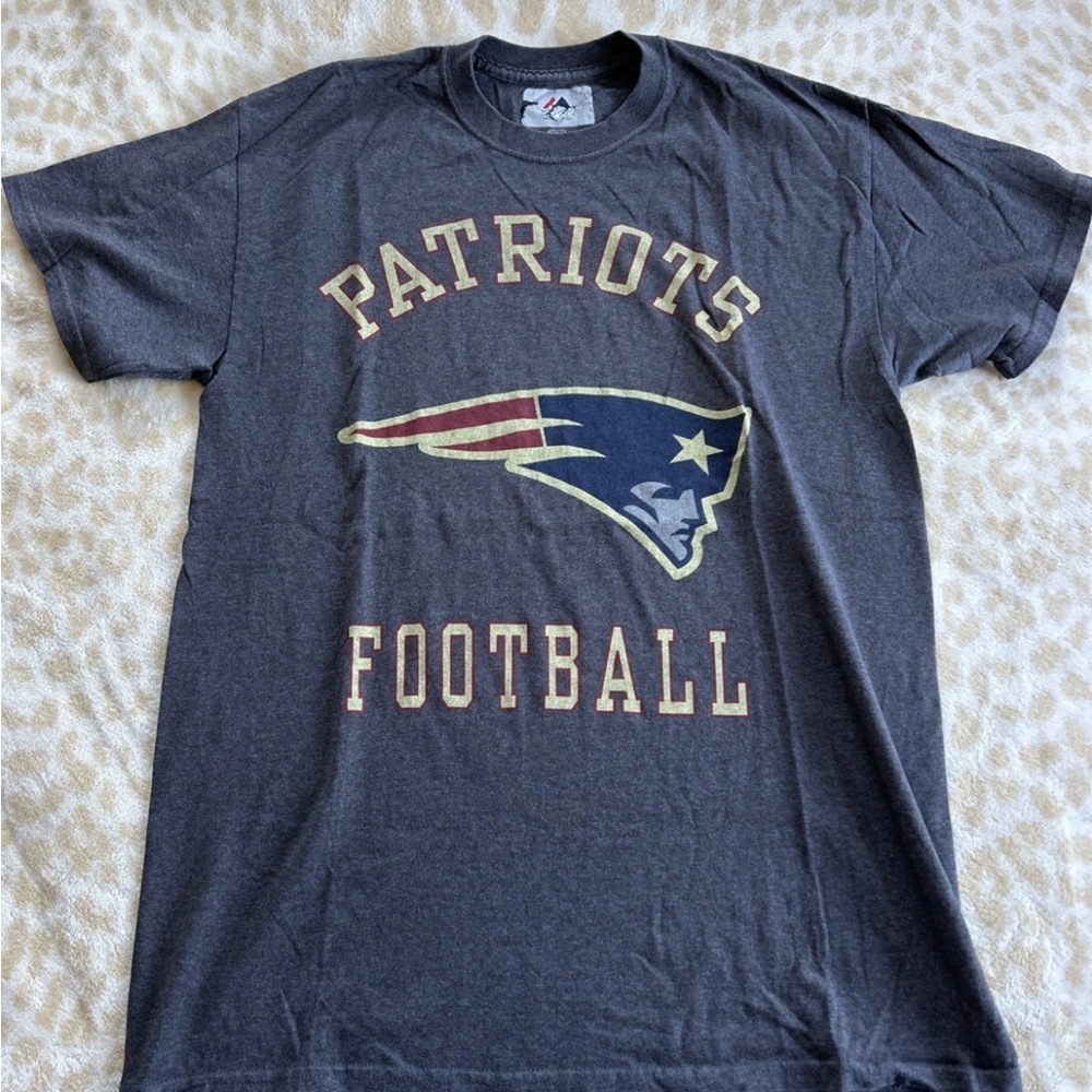 New England Patriots Majestic Gray Graphic Tee